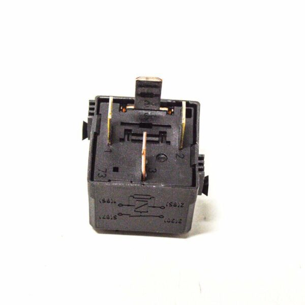 A0009828023 - NEW MB CLA W117 RELAY A0009828023 ORIGINAL