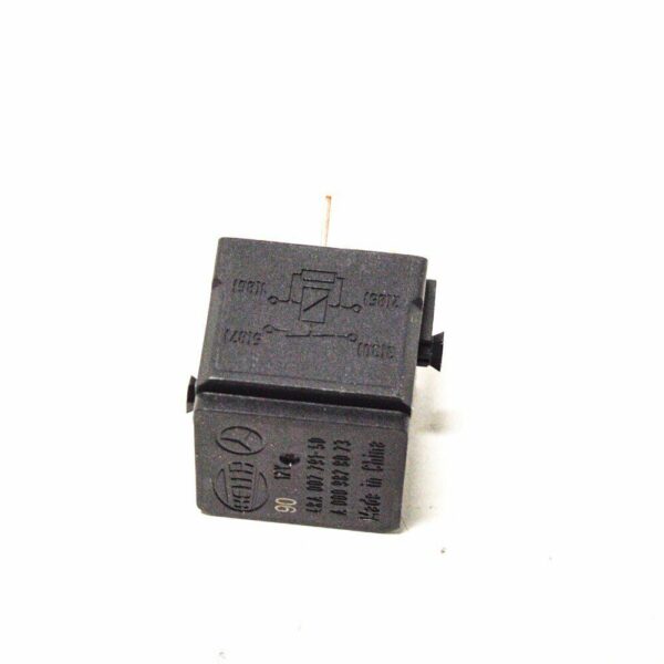 A0009828023 - NEW MB CLA W117 RELAY A0009828023 ORIGINAL