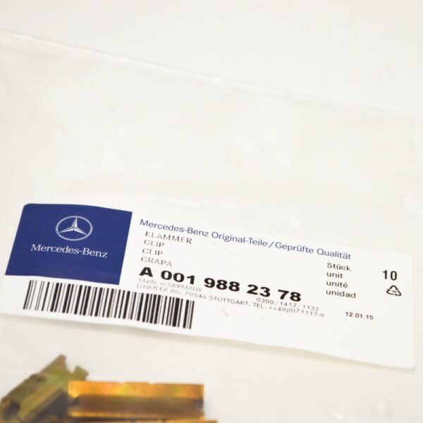 A0019882378 - MERCEDES-BENZ Saloon W123 Rear Side Window Clip A0019882378 10pcs NEW GENUINE
