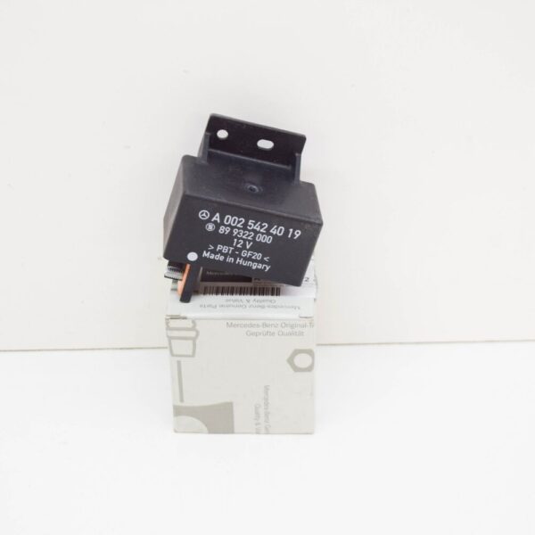 A0025424019 - MERCEDES BENZ SPRINTER 906 Cut Off Relay A0025424019 NEW GENUINE