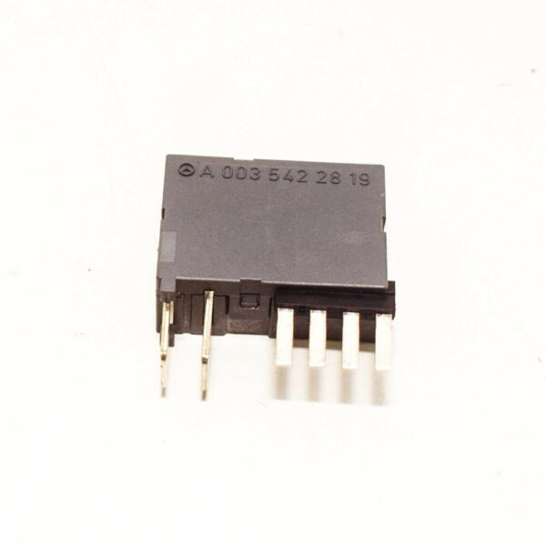 A0035422819 - Mercedes-Benz GLA X156 Battery Relay A0035422819 NEW JANUARY