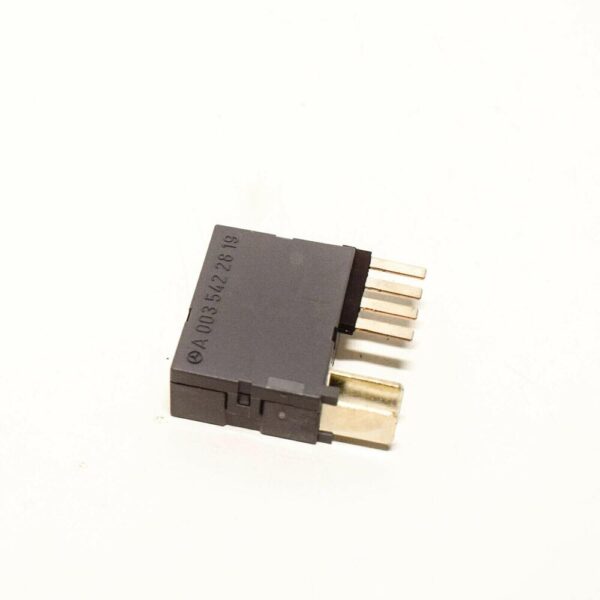A0035422819 - Mercedes-Benz GLA X156 Battery Relay A0035422819 NEW JANUARY
