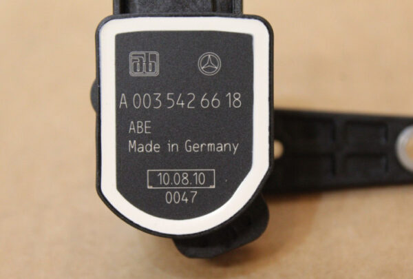 A0035426618 - NEW MERCEDES-BENZ E CABRIO A207 REAR LH TURNING ANGLE SENSOR A0035426618