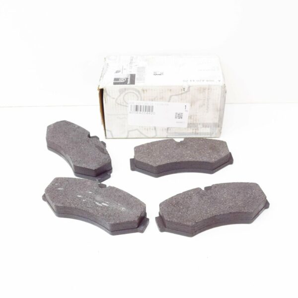 A0084204420 - NEW MERCEDES-BENZ G-CLASS W463 REAR BRAKE PAD SET A0084204420 ORIGINAL
