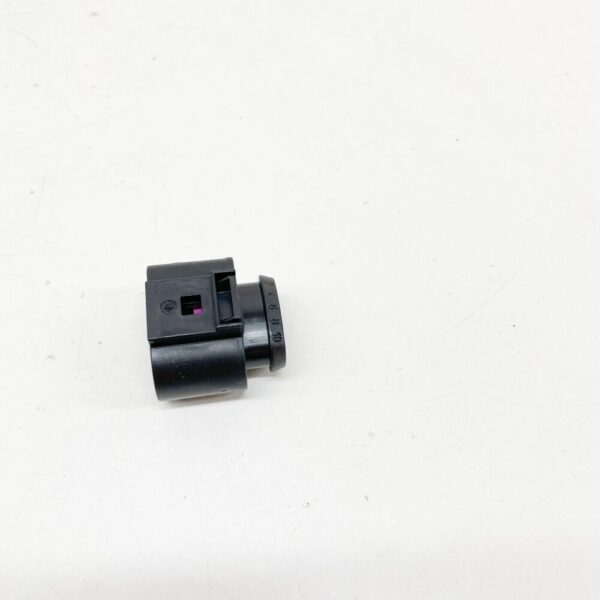 A0465458928 - MB ML W164 Valve Unit, Self Leveling Device Plugs A0465458928, New