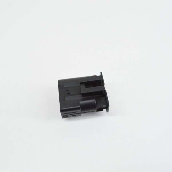 A0565453828 - NEW MERCEDES-BENZ C W204 PLUG HOUSING A0565453828 ORIGINAL