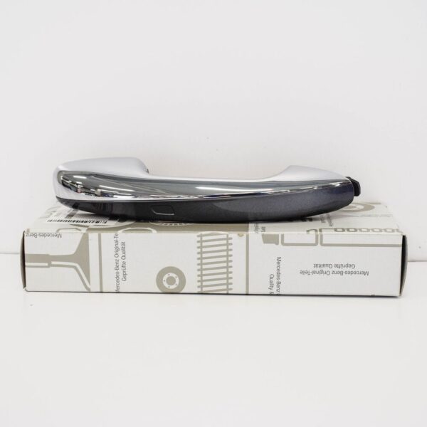 A09976056017992 - NEW MB C-CLASS W205 FRONT RIGHT EXTERIOR DOOR HANDLE A09976056017992 OEM