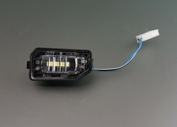 A0999061001 - NEW MERCEDES-BENZ A W177 RIGHT MIRROR COURTESY OF LIGHT