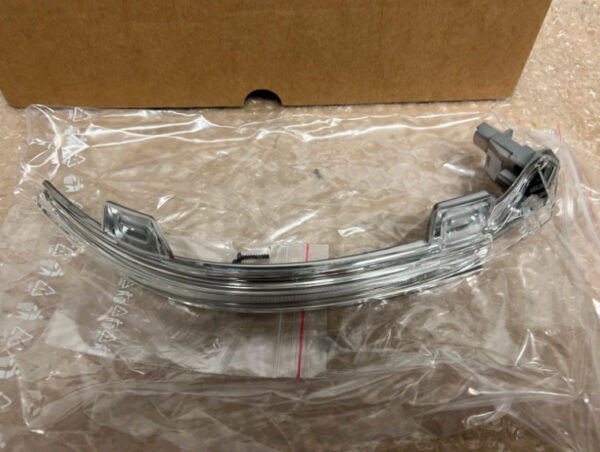 A0999067002 - Mercedes-Benz EQS V297 Indicator Right On Door Mirror A0999067002, Genuine Part