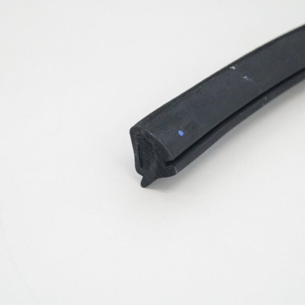 A1077250666 - NEW MERCEDES-BENZ SL R107 REAR RIGHT DOOR SEAL STRIP A1077250666 1988 ORIGINAL
