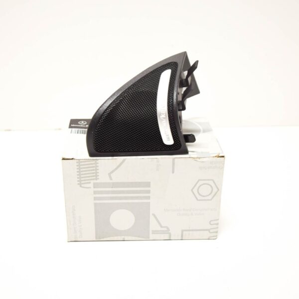 A11772003119H68 - New MB CLA C117 Rear Right Triangular Panel Cover Harman Kardon A11772004119H68