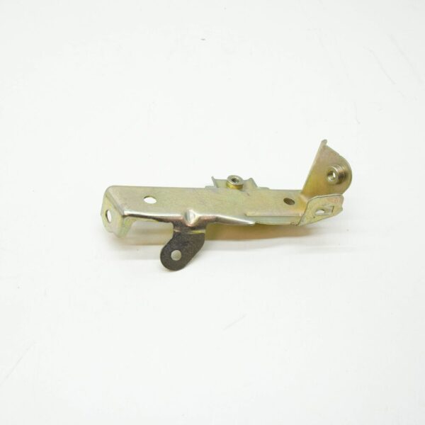 A6421411340 - Mercedes-Benz E W212 Cross Pipe To Cylinder Head Holder A6421411340 NEW GENUINE