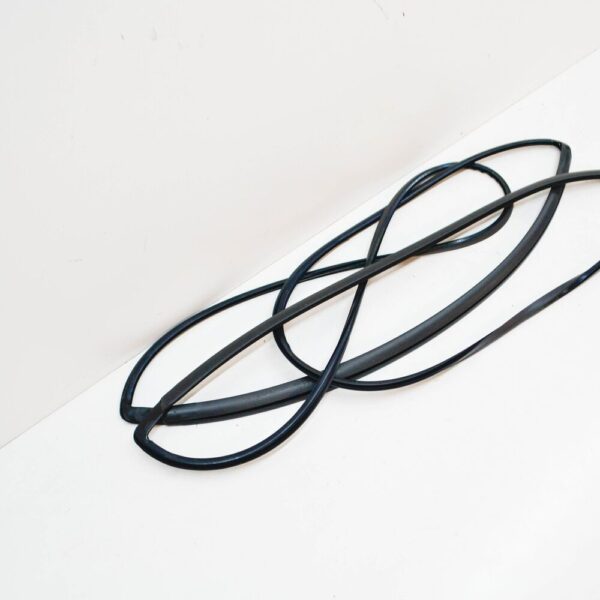 A9066710020 - NEW MERCEDES-BENZ SPRINTER 906 FRONT WINDSHIELD SEAL A9066710020
