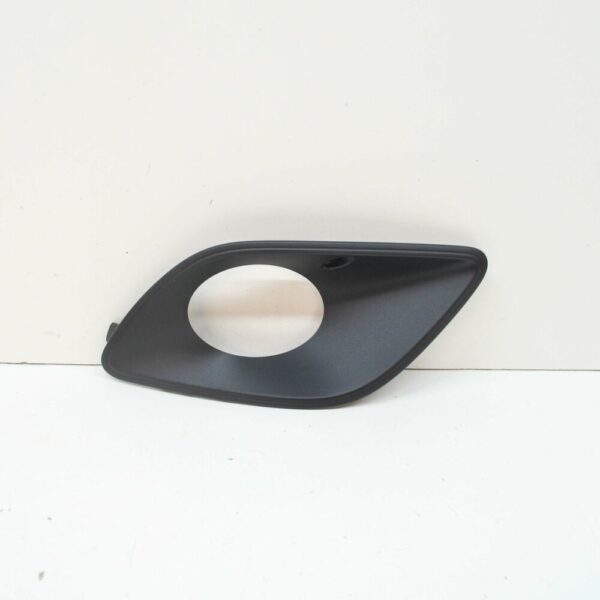 A91088544009K83 - NEW MB SPRINTER 910 FRONT BUMPER RIGHT FOG LIGHT TRIM A91088544009K83 ORIGINAL