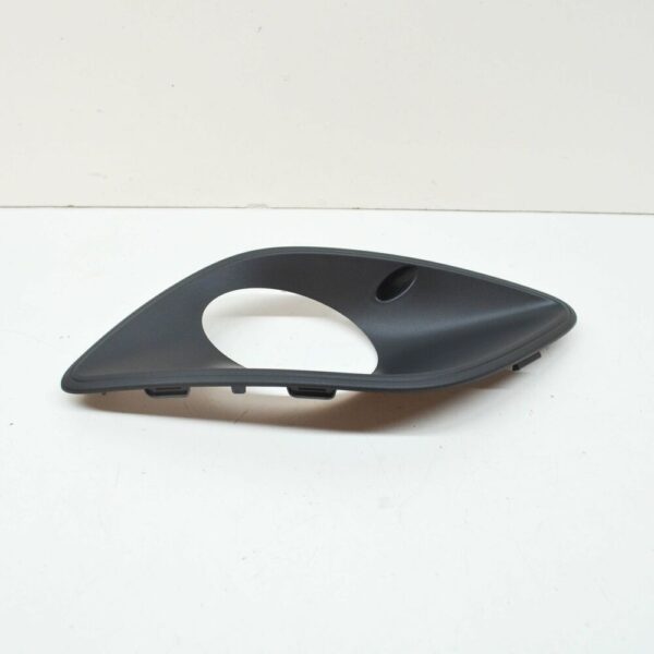 A91088544009K83 - NEW MB SPRINTER 910 FRONT BUMPER RIGHT FOG LIGHT TRIM A91088544009K83 ORIGINAL