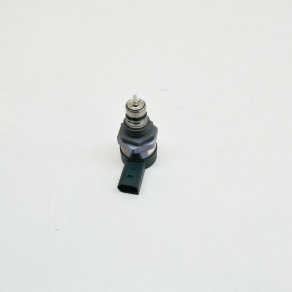 057130764F - NEW AUDI Q7 4L FUEL RAIL PRESSURE RELIEF VALVE 057130764F ORIGINAL