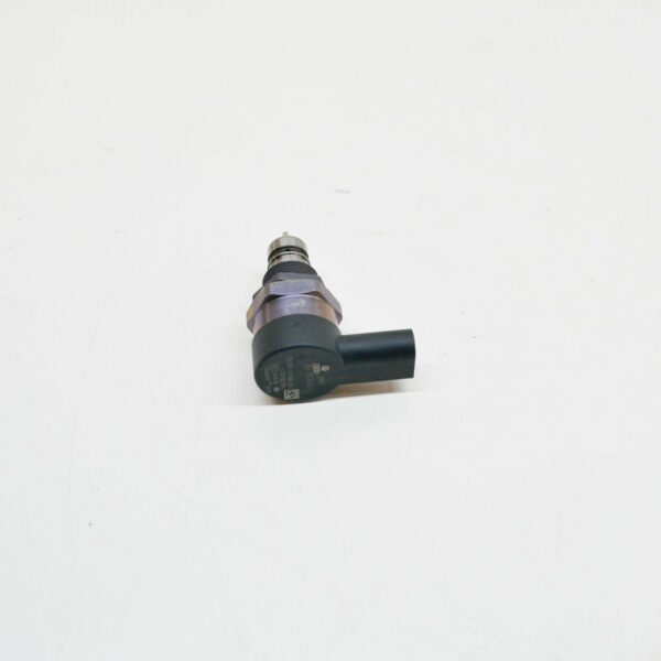 057130764F - NEW AUDI Q7 4L FUEL RAIL PRESSURE RELIEF VALVE 057130764F ORIGINAL