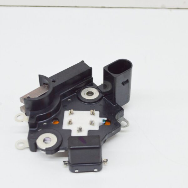 079903803A - NEW AUDI Q7 4L ALTERNATOR VOLTAGE REGULATOR 079903803A ORIGINAL
