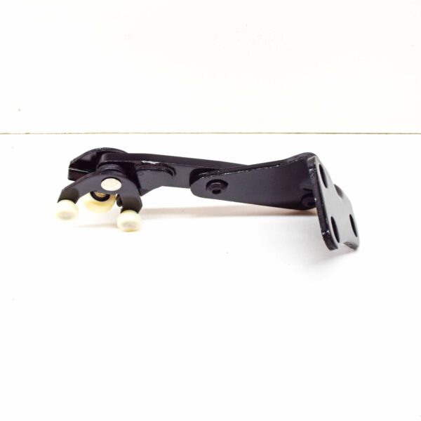 2K0843398B - NEW VW CADDY 2K RIGHT SLIDING DOOR LOWER ROLLER GUIDE 2K0843398B