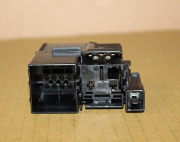 2Q0937507G - VW POLO AW MK6 Relay Plate 2Q0937507G ORIGINAL