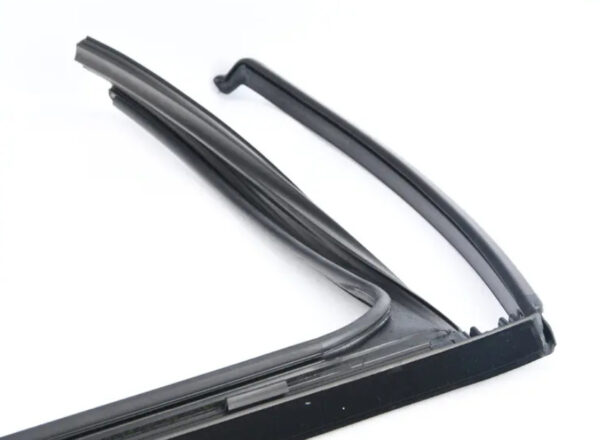 3AE839432D5AP - NEW VOLKSWAGEN PASSAT B7 REAR RIGHT SIDE WINDOW GUIDE 3AE839432D5AP ORIGINAL