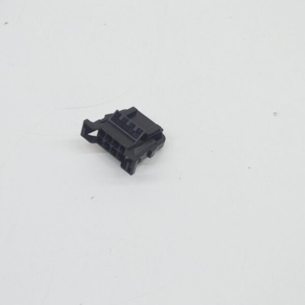 3B0972724 - NEW AUDI A1 MK1 8 PIN CONNECTOR HOUSING PLUG 3B0972724