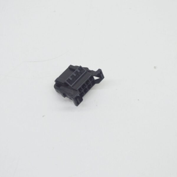 3B0972724 - NEW AUDI A1 MK1 8 PIN CONNECTOR HOUSING PLUG 3B0972724