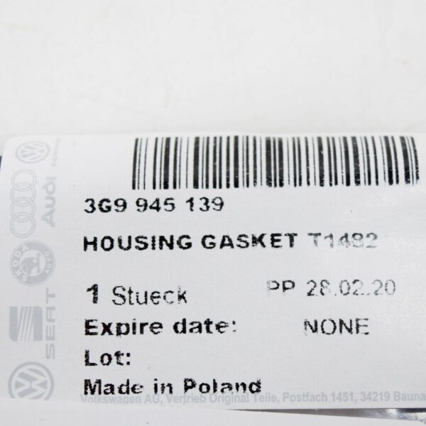 3G9945139 - NEW VOLKSWAGEN PASSAT VARIANT B8 REAR OUTER TAILLIGHT SEAL 3G9945139 ORIGINAL