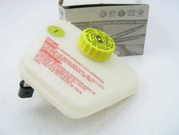 4E0611301A - AUDI A8 D3 4E Brake Master Cylinder Fluid Reservoir 4E0611301A ORIGINAL
