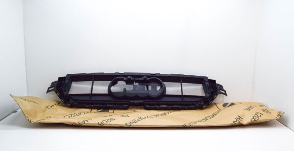 4G0807233D - NEW AUDI RS6 C7 FRONT BUMPER UPPER CENTRE CLOSING ELEMENT 4G0807233D ORIGINAL