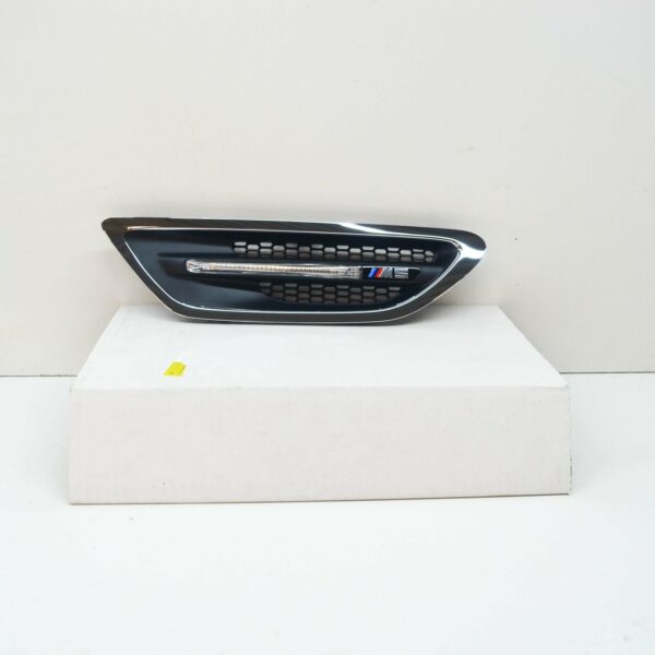 51134805798 - NEW BMW M5 F10 M FRONT RIGHT SIDE PANEL GRILLE TRIM REPEATER 51134805798 OEM