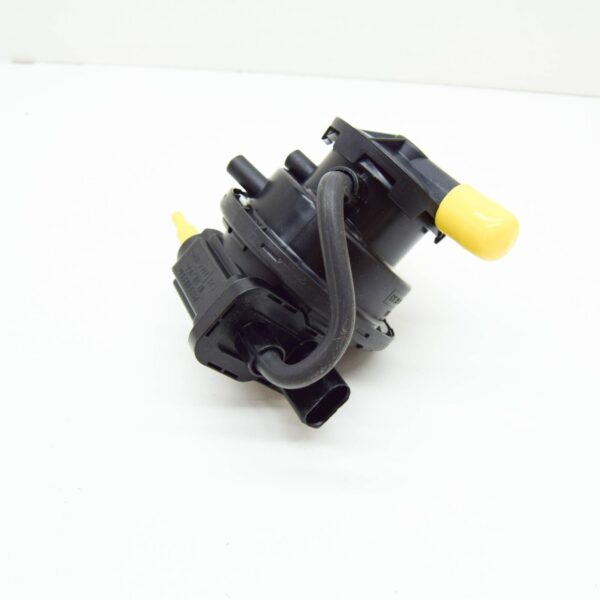 7L0906271C - Volkswagen TOUAREG 7L Fuel System Diagnosis Pump 7L0906271C ORIGINAL