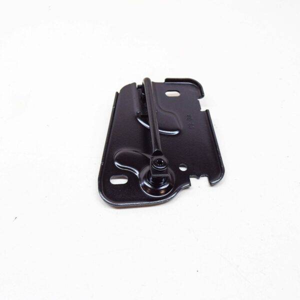 8V0823186C - NEW AUDI A3 8V ENGINE HOOD RIGHT LATCH STRIKER PLATE 8V0823186C