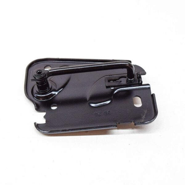 8V0823186C - NEW AUDI A3 8V ENGINE HOOD RIGHT LATCH STRIKER PLATE 8V0823186C