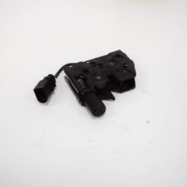 8V0823509A - NEW AUDI A3 8V REAR TAILGATE LID LOCK 8V0823509A 2015