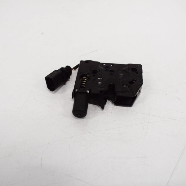 8V0823509A - NEW AUDI A3 8V REAR TAILGATE LID LOCK 8V0823509A 2015