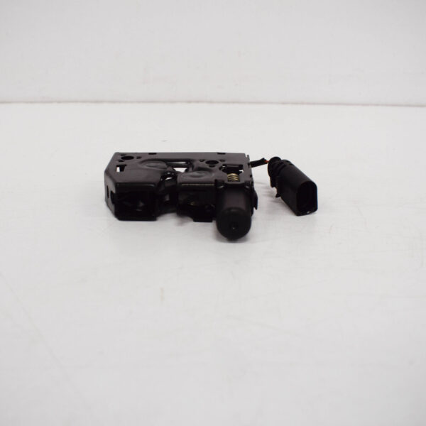 8V0823509A - NEW AUDI A3 8V REAR TAILGATE LID LOCK 8V0823509A 2015