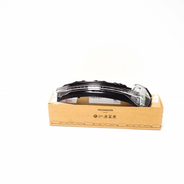 8V0949102C - NEW AUDI A3 8V FRONT RIGHT WING MIRROR TURN INDICATOR 8V0949102C
