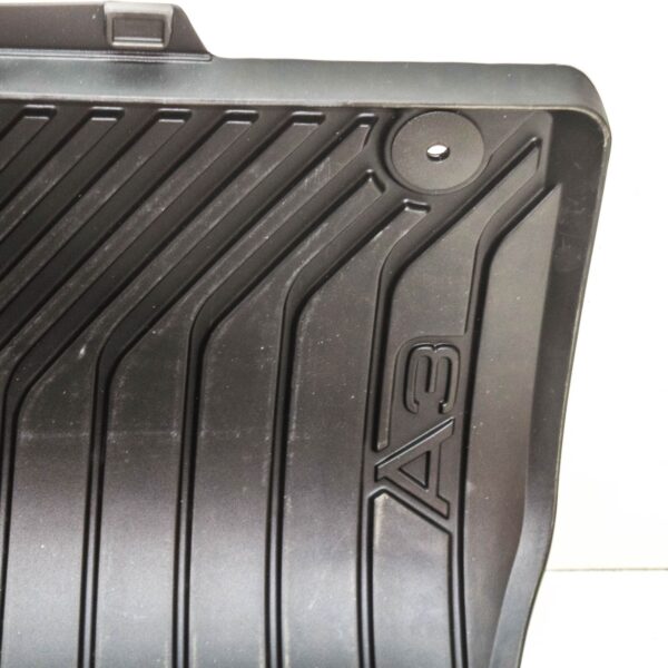 8V2061501041 - NEW AUDI A3 8V RUBBER FLOOR MAT SET 8V2061501041 RHD 2014