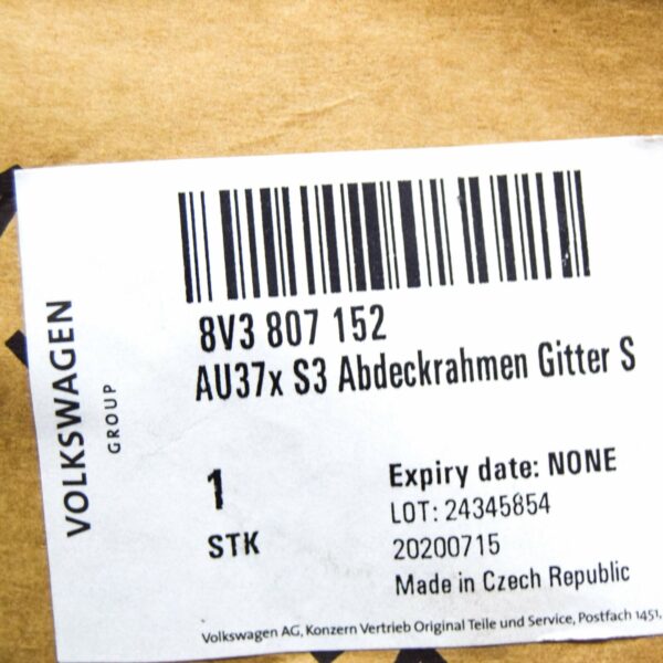 8V3807152 - NEW AUDI A3 S3 SPORTBACK FRONT RIGHT END CAP 8V3807152 2015