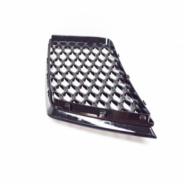 8V4807682BT94 - NEW AUDI RS3 8V FRONT BUMPER RIGHT AIR GUIDE GRILLE 8V4807682BT94