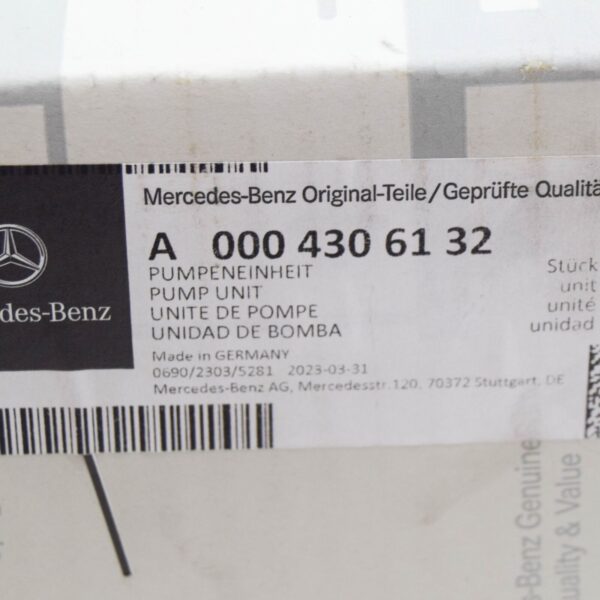 A0004306132 - NEW MERCEDES-BENZ C W205 VACUUM PUMP A0004306132 2013 ORIGINAL