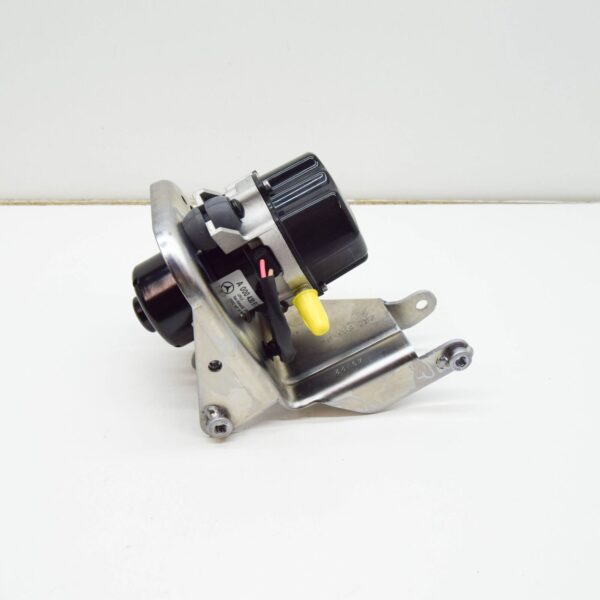 A0004306132 - NEW MERCEDES-BENZ C W205 VACUUM PUMP A0004306132 2013 ORIGINAL