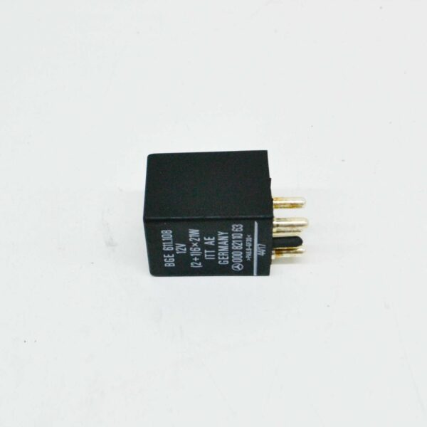A0008211063 - MERCEDES-BENZ Saloon W123 Flasher - Turn Signal Relay A0008211063 ORIGINAL