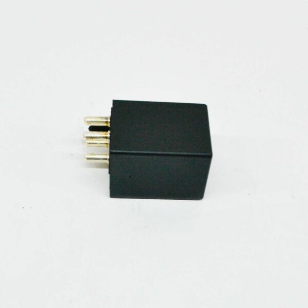 A0008211063 - MERCEDES-BENZ Saloon W123 Flasher - Turn Signal Relay A0008211063 ORIGINAL