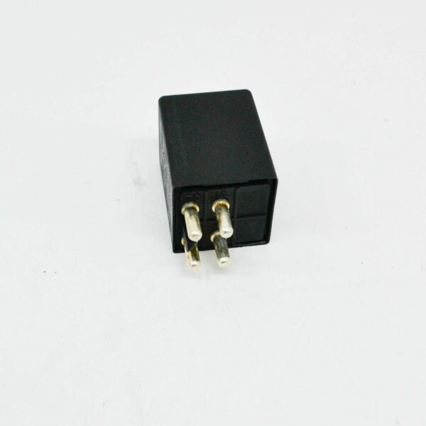 A0008211063 - MERCEDES-BENZ Saloon W123 Flasher - Turn Signal Relay A0008211063 ORIGINAL