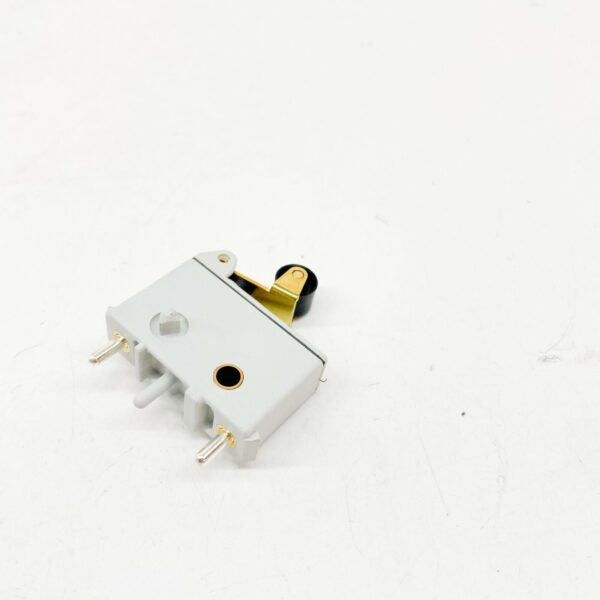 A0025456814 - MB E W210 Fuel Injection Throttle Micro Switch A0025456814 ORIGINAL