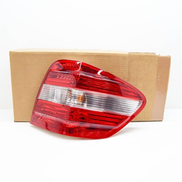 A1649061000 - NEW MERCEDES-BENZ ML W164 REAR RIGHT TAILLIGHT A1649061000 ORIGINAL