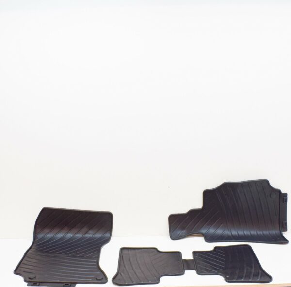 A21268061489G33 - NEW MERCEDES-BENZ E W212 FLOOR RUBBER MATS KIT RHD A21268061489G33 ORIGINAL