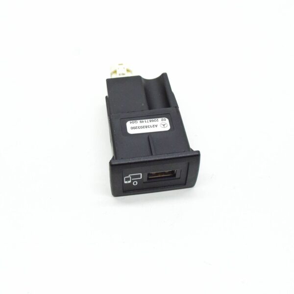 A2138203200 - MERCEDES-BENZ E W213 USB Port Connecting Unit A2138203200 ORIGINAL